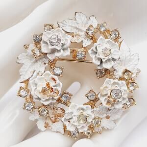 Vintage 1950 Wreath Brooch, White Enamel, Clear Rhinestones, Gold Tone, 1 7/8 In